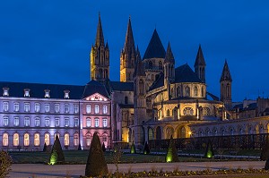 MAIRIE ET EGLISE ABBATIALE, ABBAYE AUX HOMMES FONDEE AU XI EME SIECLE PAR GUILLAUME LE CONQUERANT ET RECONSTRUIT AU XVIII EME SIECLE, CAEN (14), FRANCE 