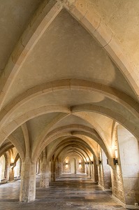 LA SALLE BASSE DU PALAIS DUCAL OU SALLE DU DUC ROLLON (ACCUEIL DES PELERINS), FIN DU XIII EME SIECLE, ABBAYE AUX HOMMES FONDEE AU XI EME SIECLE PAR GUILLAUME LE CONQUERANT ET RECONSTRUIT AU XVIII EME SIECLE, CAEN (14), FRANCE 