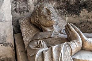 GISANT DE GEOFFROY FAE, ABBE DU BEC (1327-1335), ANCIEN REFECTOIRE TRANSFORME EN EGLISE ABBATIALE, ABBAYE NOTRE-DAME DU BEC CONSTRUITE AU XI EME SIECLE, LE BEC-HELLOUIN (27), FRANCE 
