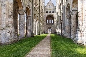 RUINES DE L'ANCIENNE EGLISE ABBATIALE, ABBAYE DE JUMIEGES, ANCIEN MONASTERE BENEDICTIN FONDE AU VII EME SIECLE ET RECONSTRUIT ENTRE LE IX EME ET LE XVII EME SIECLE, (76), FRANCE 