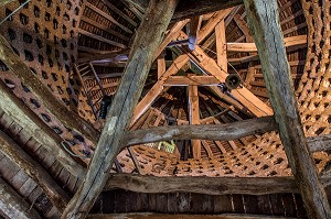 INTERIEUR DU PIGEONNIER DU XVIII EME SIECLE, ABBAYE ROYALE DE MORTEMER CONSTRUITE AU XII EME SIECLE PAR HENRI 1ER BEAUCLERC FILS DE GUILLAUME LE CONQUERANT POUR DES MOINES BENEDICTINS, LISORS (27), FRANCE 