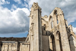 VESTIGES DE L'ANCIENNE EGLISE ABBATIALE SAINT-PIERRE DU XII EME SIECLE, ABBAYE DE SAINT-WANDRILLE (76) CONSTRUITE PAR LES MOINES BENEDICTINS ENTRE LE XI ET LE XVI EME SIECLE, FRANCE 