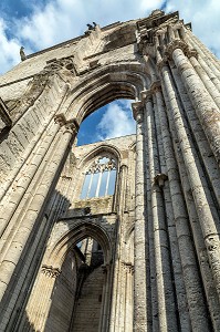 VESTIGES DE L'ANCIENNE EGLISE ABBATIALE SAINT-PIERRE DU XII EME SIECLE, ABBAYE DE SAINT-WANDRILLE (76) CONSTRUITE PAR LES MOINES BENEDICTINS ENTRE LE XI ET LE XVI EME SIECLE, FRANCE 