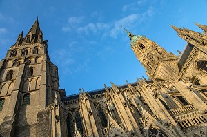 FACADE SUD DE LA CATHEDRALE NOTRE-DAME DE BAYEUX (14), FRANCE 