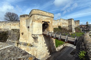 PORTE SAINT-PIERRE, CHATEAU DE CAEN CONSTRUIT VERS 1060 (XI EME SIECLE) PAR GUILLAUME LE CONQUERANT, RESIDENCE DES DUCS DE NORMANDIE, CAEN (14), FRANCE 