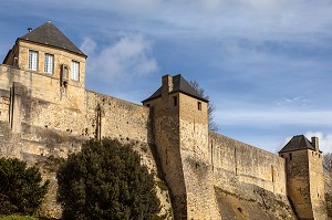 LE REMPART DU CHATEAU DE CAEN CONSTRUIT VERS 1060 (XI EME SIECLE) PAR GUILLAUME LE CONQUERANT, RESIDENCE DES DUCS DE NORMANDIE, CAEN (14), FRANCE 