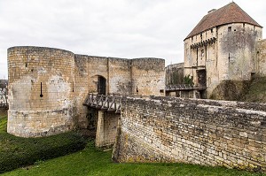 BARBACANE DE LA PORTE DES CHAMPS, CHATEAU DE CAEN CONSTRUIT VERS 1060 (XI EME SIECLE) PAR GUILLAUME LE CONQUERANT, RESIDENCE DES DUCS DE NORMANDIE, CAEN (14), FRANCE 