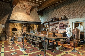 CUISINE, CHATEAU DE MARTAINVILLE DU XV EME SIECLE, MARTAINVILLE-EPREVILLE (76), FRANCE 