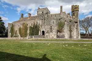 CHATEAU DE PIROU DU XII EME SIECLE (50), FRANCE 