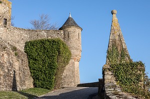 CHEMIN DE RONDE POUR ACCEDER A L'ABBAYE DU MONT-SAINT-MICHEL (50), FRANCE 