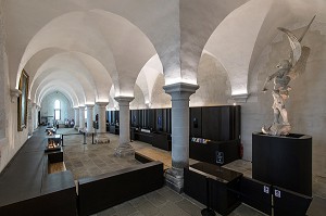 AUMONERIE DU XIII EME SIECLE QUI ACCUEILLE LA BILLETTERIE ET LA LIBRAIRIE, ABBAYE DU MONT-SAINT-MICHEL (50), FRANCE 