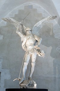 ARCHANGE SAINT-MICHEL REALISE PAR EMMANUEL FREMIET EN 1897 PRESENTE DANS L'AUMONERIE, ABBAYE DU MONT-SAINT-MICHEL (50), FRANCE 