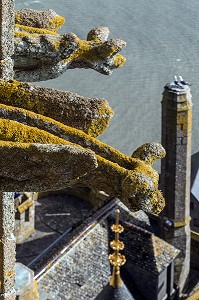 LES GARGOUILLES A L'EXTERIEUR DU CHOEUR GOTHIQUE, ABBAYE DU MONT-SAINT-MICHEL (50), FRANCE 