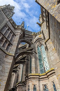 LES ARCS-BOUTANTS ET PINACLES, CHENEAU DU CHOEUR GOTHIQUE, ABBAYE DU MONT-SAINT-MICHEL (50), FRANCE 