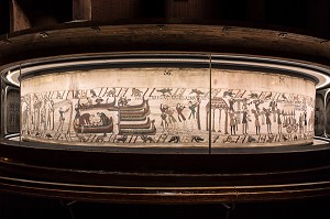 TAPISSERIE DE BAYEUX (1077), RELATANT LA L'EPOPEE D'HAROLD DE RETOUR EN NORMANDIE EN 1066 JUSQU'A SA MORT, TUE PAR GUILLAUME LE CONQUERANT A LA BATAILLE D'HASTINGS EN 1066, INSCRITE AU REGISTRE MEMOIRE DU MONDE PAR L'UNESCO, BAYEUX (14), FRANCE 