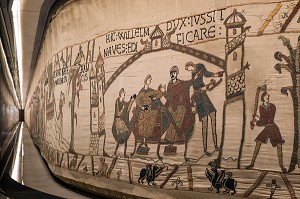 WILLIAM INFORME LE PAPE DE LA PARJURE DE HAROLD ET FAIT CONSTRUIRE 700 NAVIRES, TAPISSERIE DE BAYEUX  DE 1077 INSCRITE AU REGISTRE MEMOIRE DU MONDE PAR L'UNESCO, FRANCE 
