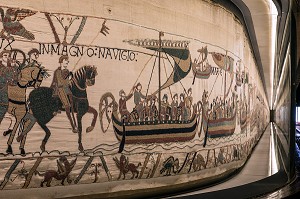 GUILLAUME TRAVERSE LA MANCHE AVEC SON ARMEE POUR ACCOSTER A PENVESEY EN ANGLETERRE, TAPISSERIE DE BAYEUX  DE 1077 INSCRITE AU REGISTRE MEMOIRE DU MONDE PAR L'UNESCO, FRANCE 