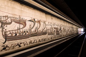 GUILLAUME TRAVERSE LA MANCHE AVEC SON ARMEE POUR ACCOSTER A PENVESEY EN ANGLETERRE, TAPISSERIE DE BAYEUX  DE 1077 INSCRITE AU REGISTRE MEMOIRE DU MONDE PAR L'UNESCO, FRANCE 