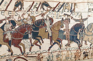 GUILLAUME RELEVE SON MASQUE POUR PROUVER A SES TROUPES QU'IL EST TOUJOURS EN VIE, DETAIL DE LA BATAILLE D'HASTINGS, TAPISSERIE DE BAYEUX  DE 1077 INSCRITE AU REGISTRE MEMOIRE DU MONDE PAR L'UNESCO, FRANCE 