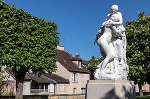 STATUE DE LA FILLE PRODIGUE DE RAOUL VERLET, 1910, SQUARE DE LA REPUBLIQUE, VILLE DE DREUX, EURE-ET-LOIR (28), FRANCE 