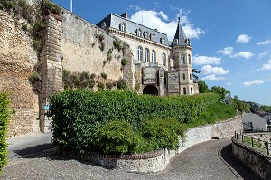 MAISON DITE DE L'EVEQUE, CHEMIN DE RONDE MEDIEVAL AUTOUR DE L'ANCIEN CHATEAU, VILLE DE DREUX, EURE-ET-LOIR (28), FRANCE 