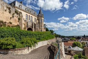 MAISON DITE DE L'EVEQUE AVEC VUE SUR LA VILLE, CHEMIN DE RONDE MEDIEVAL AUTOUR DE L'ANCIEN CHATEAU, VILLE DE DREUX, EURE-ET-LOIR (28), FRANCE 