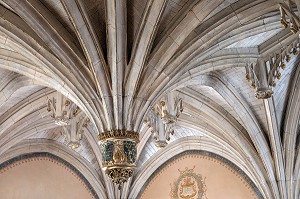 CLE DE VOUTE PENDANTE DU PLAFOND DE LA SALLE BASSE, BEFFROI, ANCIEN HOTEL DE VILLE DU XVI EME SIECLE FINI EN 1537, VILLE DE DREUX, EURE-ET-LOIR (28), FRANCE 