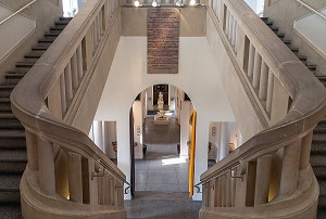 ESCALIER PRINCIPAL, MUSEE D'ART ET D'HISTOIRE, DREUX, EURE-ET-LOIR (28), FRANCE 