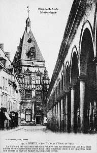 LA HALLE AU BLE, INSTALLEE DANS LA GRANDE RUE ET AUJOURD’HUI DISPARUE, PERMETTAIT DE CONSERVER LES GRAINS ET DE REALISER LES ECHANGES DE PRODUITS ALIMENTAIRES. RECONSTRUITES EN 1824, ELLE EST DEMOLIE EN 1883, CARTE POSTALE ANCIENNE, DREUX (28), FRANCE 