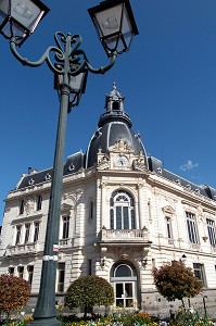 HOTEL DE LA CAISSE D'EPARGNE DE LA FIN DU XIX EME SIECLE, 22 PLACE METEZEAU, VILLE DE DREUX, EURE-ET-LOIR (28), FRANCE