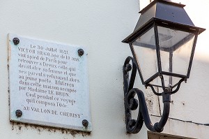 PLAQUE SUR LA MAISON VICTOR-HUGO, 16, RUE GODEAU, VILLE DE DREUX, EURE-ET-LOIR (28), FRANCE 