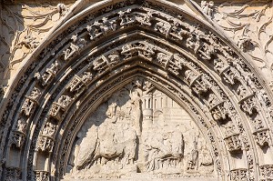 DETAIL DU TYMPAN, PORTAIL DE LA FACADE OUEST, EGLISE SAINT-PIERRE SUR LA PLACE METEZEAU, VILLE DE DREUX, EURE-ET-LOIR (28), FRANCE 