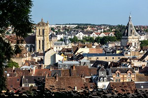 VUE DEPUIS LA CHAPELLE ROYALE (BEFFROI, EGLISE SAINT-PIERRE), VILLE DE DREUX, EURE-ET-LOIR (28), FRANCE 