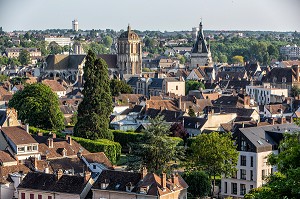 VUE DEPUIS LA CHAPELLE ROYALE (BEFFROI, EGLISE SAINT-PIERRE), VILLE DE DREUX, EURE-ET-LOIR (28), FRANCE 