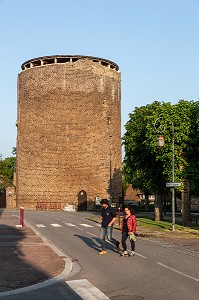 TOUR GRISE, DONJON DU XIII EME SIECLE CONSTRUIT PAR PHILIPPE AUGUSTE EN 1204, VERNEUIL-SUR-AVRE (27), FRANCE 