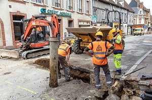 TRAVAUX D'ASSAINISSEMENT DE LA VILLE, VERNEUIL-SUR-AVRE (27), FRANCE 