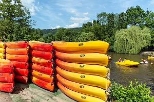 BALADE EN CANOE, BARQUE ET CANOE SUR L'ORNE, CLECY (14), SUISSE NORMANDE, FRANCE 