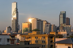 MAHANAKHON TOWER, GRATTE-CIEL CONSTRUIT ENTRE 2011 ET 2016 PAR BOUYGUES THAI LTD, OUVERTURE EN SEPTEMBRE 2016, MESURANT 314 METRES, LA PLUS HAUTE CONSTRUCTION DE LA VILLE, BANGKOK, THAILANDE 