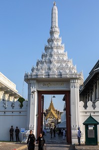 PORTE D'ENTREE DU PALAIS ROYAL, BANGKOK, THAILANDE, ASIE 