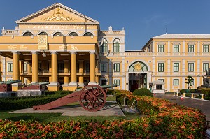 BATIMENT DU MINISTERE DE LA DEFENSE, BATIMENT JAUNE, BANGKOK, THAILANDE, ASIE 