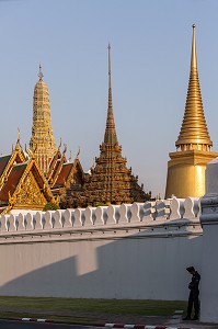 WAT PHRA KAEO OU TEMPLE DU BOUDDHA D'EMERAUDE, SITUE DANS L'ENCEINTE DU PALAIS ROYAL, BANGKOK, THAILANDE, ASIE 