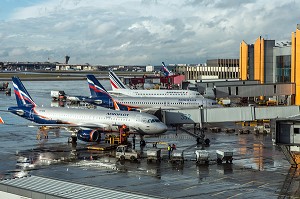 AVION DE LA COMPAGNIE AERIENNE AEROFLOT ET AIR FRANCE SUR LE TARMAC DE L'AEROPORT DE MOSCOU, RUSSIE, EUROPE 