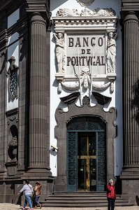 BANCO DE PORTUGAL, FACADE DE L'ENTREE DE LA BANQUE DU PORTUGAL, FUNCHAL, ILE DE MADERE, PORTUGAL 