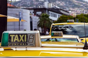TAXI PORTUGAIS, TAXI JAUNE, FUNCHAL, ILE DE MADERE, PORTUGAL 