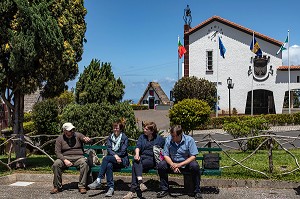 PLACE DU VILLAGE DEVANT LA MAIRIE, SANTANA, ILE DE MADERE, PORTUGAL 