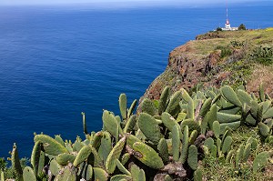 LE PHARE DE PONTA DO PARGO, ILE DE MADERE, PORTUGAL 