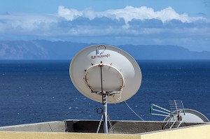 ANTENNE PARABOLIQUE, CANICO, ILE DE MADERE, PORTUGAL 