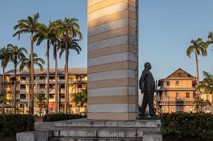 STATUE DE FELIX EBOUE, PLACE DES PALMISTES, CAYENNE, GUYANE FRANCAISE, DEPARTEMENT-REGION D'OUTRE-MER, AMERIQUE DU SUD, FRANCE 