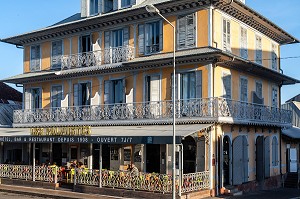 HOTEL, BAR, RESTAURANT LES PALMISTES, UNE INSTITUTION DE LA CAPITALE, PLACE DES PALMISTES, CAYENNE, GUYANE FRANCAISE, DEPARTEMENT-REGION D'OUTRE-MER, AMERIQUE DU SUD, FRANCE 