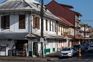 EPICERIE DE LA GARE ROUTIERE, AVENUE DE LA LIBERTE, RUE MALOUET, HABITATIONS TRADITIONNELLES, CAYENNE, GUYANE FRANCAISE, DEPARTEMENT-REGION D'OUTRE-MER, AMERIQUE DU SUD, FRANCE 